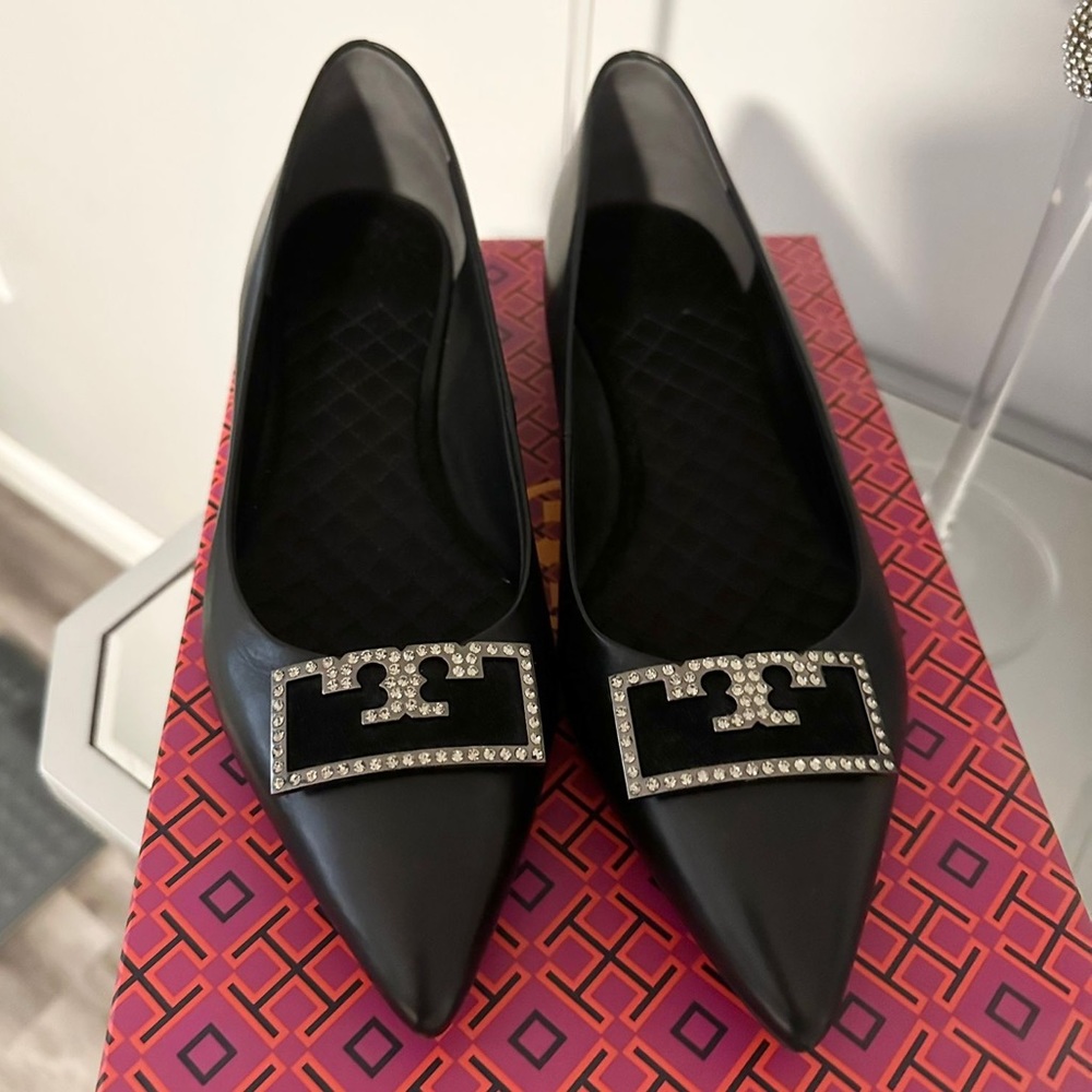 ❌ Sold ❌Tory Burch Gigi Pointy toe Black flats
